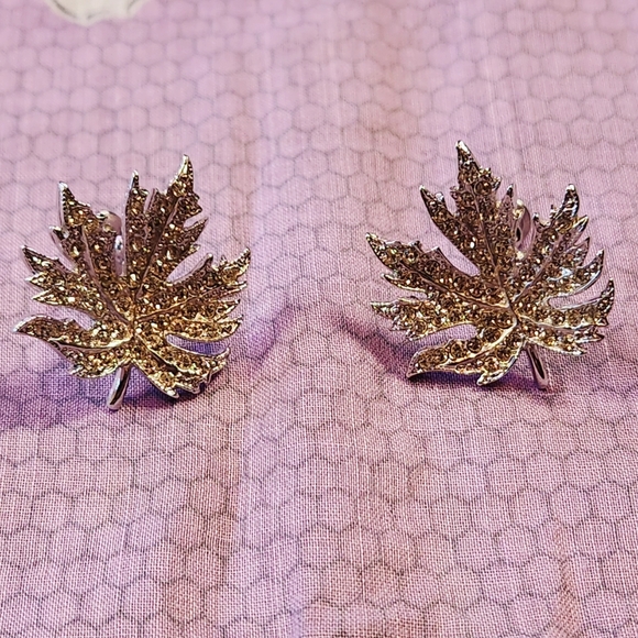 🎼Vintage 1980s Rhinestone Leaf Earrings and Pin Set🖤 - Picture 3 of 8